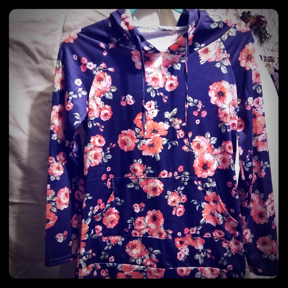 New W/O tags floral sweatshirt.